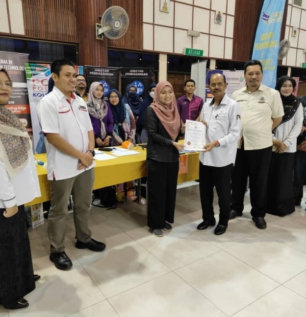 Sumbangan Barangan Food Bank PMS oleh Majlis Daerah Rompin