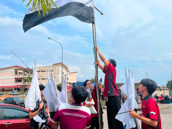 AKTIVITI PEMASANGAN BENDERA NEGERI PAHANG SEMPENA ULANG TAHUN HARI KEPUTERAAN KE-67 KEBAWAH DULI PADUKA BAGINDA SULTAN PAHANG