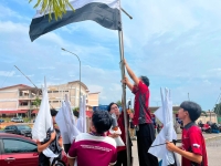 AKTIVITI PEMASANGAN BENDERA NEGERI PAHANG SEMPENA ULANG TAHUN HARI KEPUTERAAN KE-67 KEBAWAH DULI PADUKA BAGINDA SULTAN PAHANG